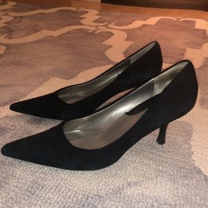 Suite Nine West Black Kitten Heels